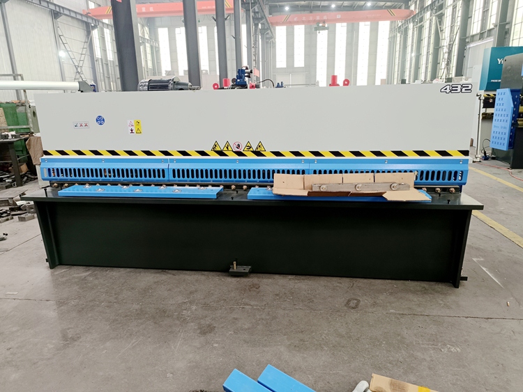 swing beam Shearing machine